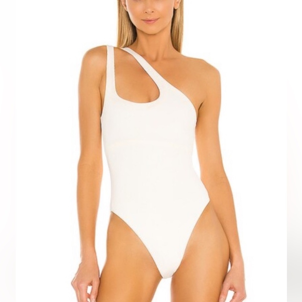 BNWT - L*Space Swim - Pheobe One Piece Classic in White. Size - 8/M